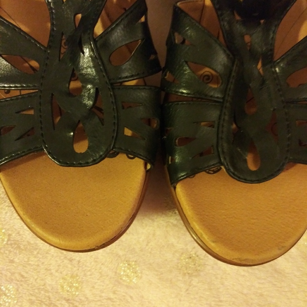 Shoes - Picture 6 of 6